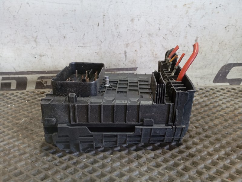 Блок предохранителей Skoda YETI 2011 5L