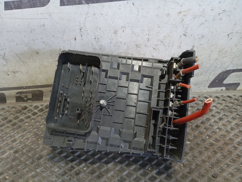 Блок предохранителей Skoda YETI 2011 5L