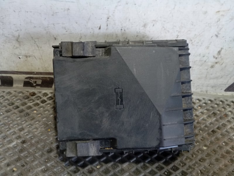 Блок предохранителей Skoda YETI 2011 5L