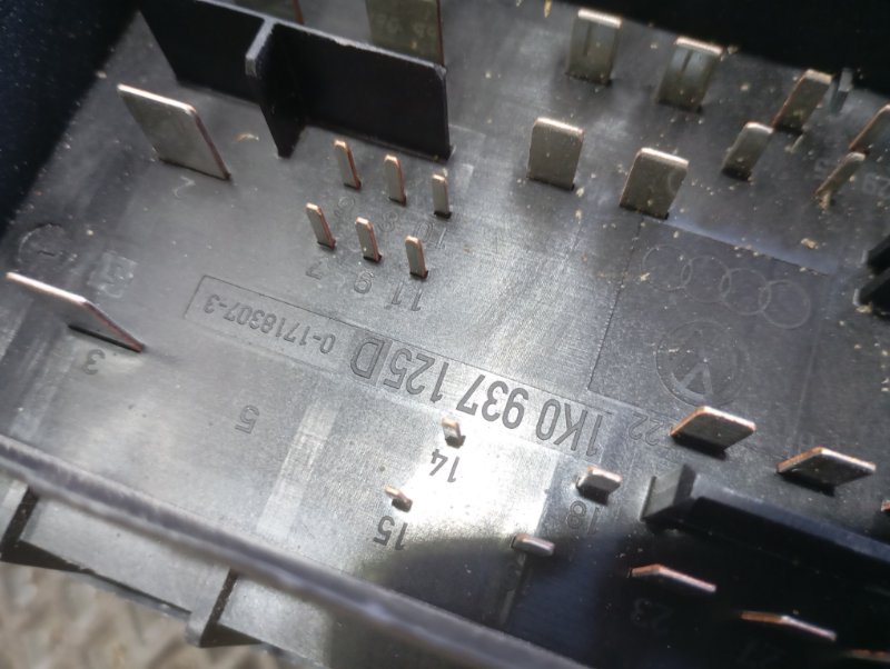 Блок предохранителей Skoda YETI 2011 5L