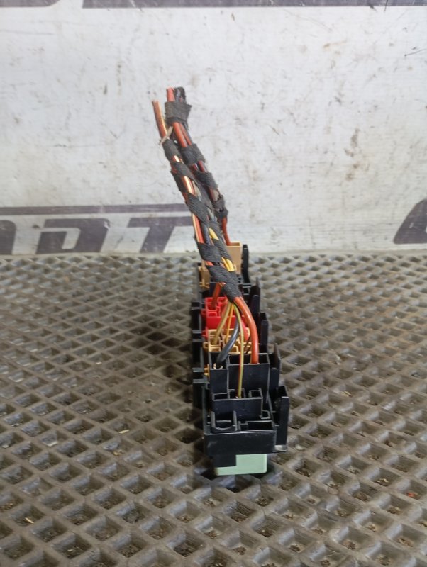 Блок предохранителей Skoda YETI 2011 5L