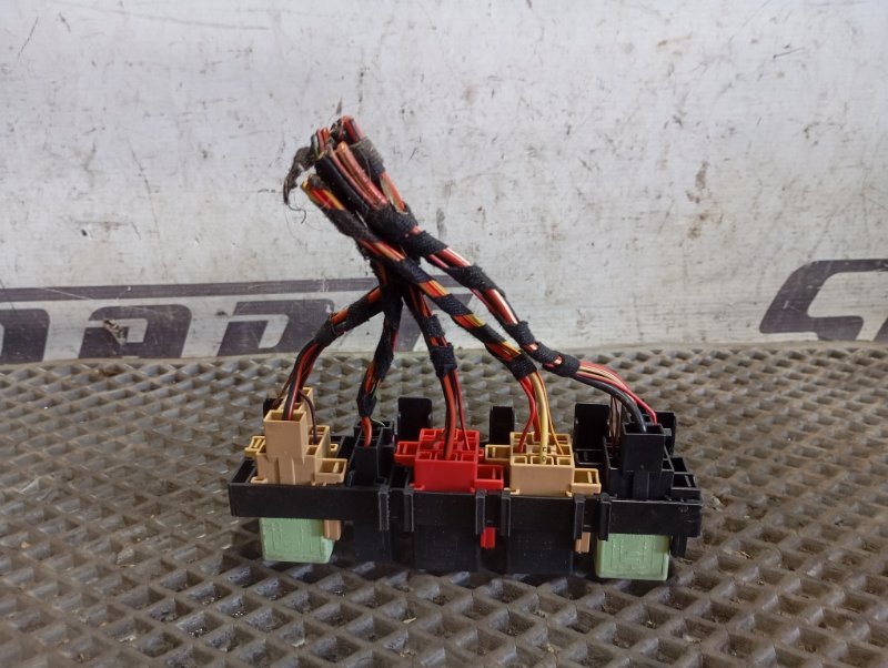 Блок предохранителей Skoda YETI 2011 5L