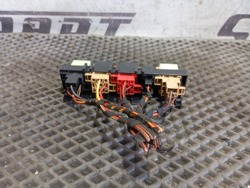 Блок предохранителей Skoda YETI 2011 5L