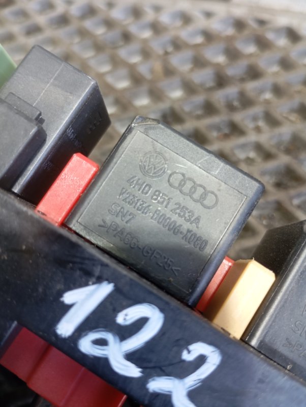 Блок предохранителей Skoda YETI 2011 5L