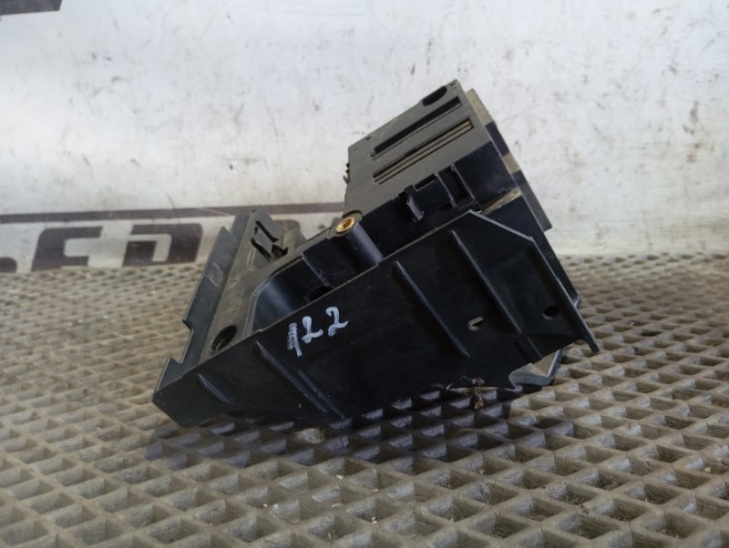 Блок предохранителей Skoda YETI 2011 5L