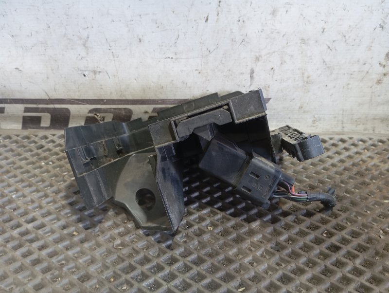 Блок предохранителей Skoda YETI 2011 5L