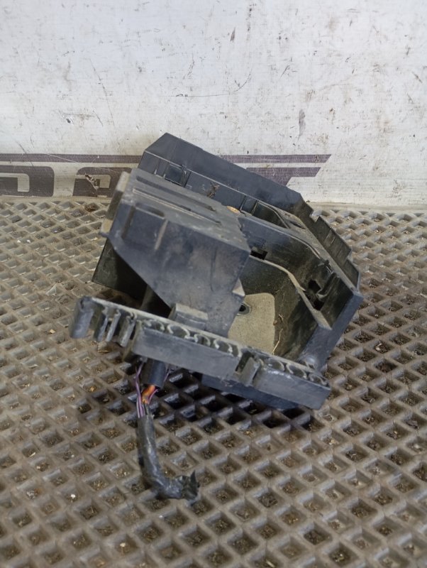 Блок предохранителей Skoda YETI 2011 5L