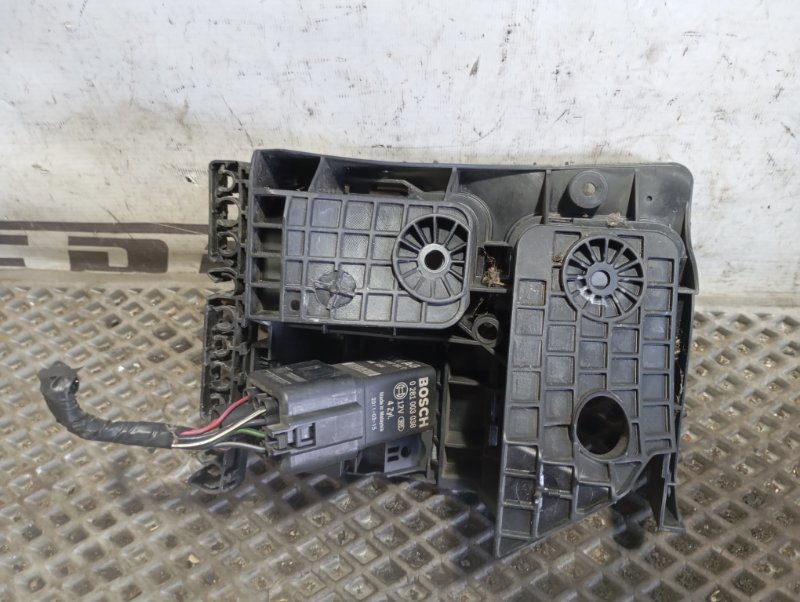 Блок предохранителей Skoda YETI 2011 5L