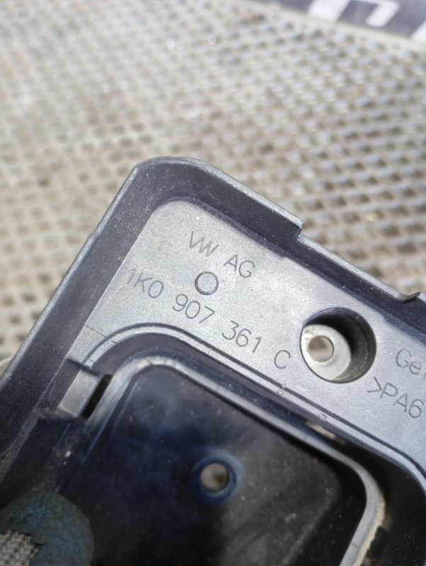 Блок предохранителей Skoda YETI 2011 5L