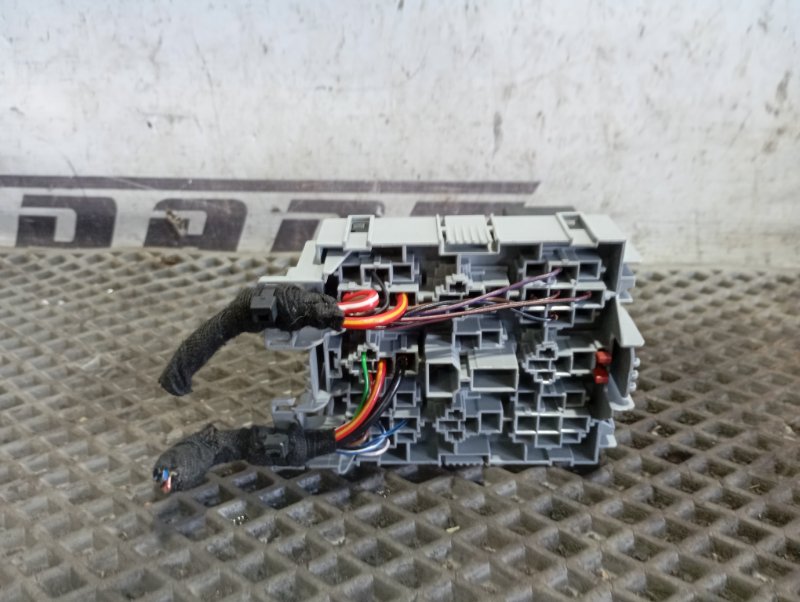 Блок предохранителей Volkswagen Touareg 2006 GP