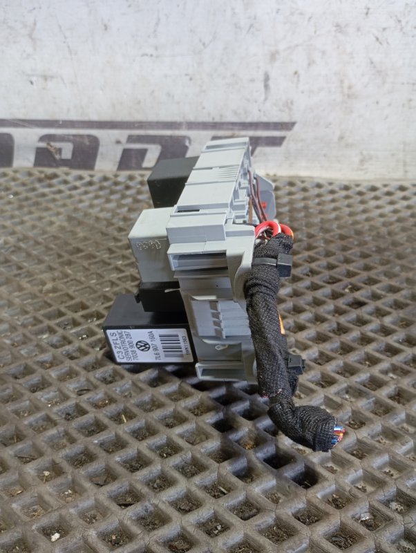 Блок предохранителей Volkswagen Touareg 2006 GP