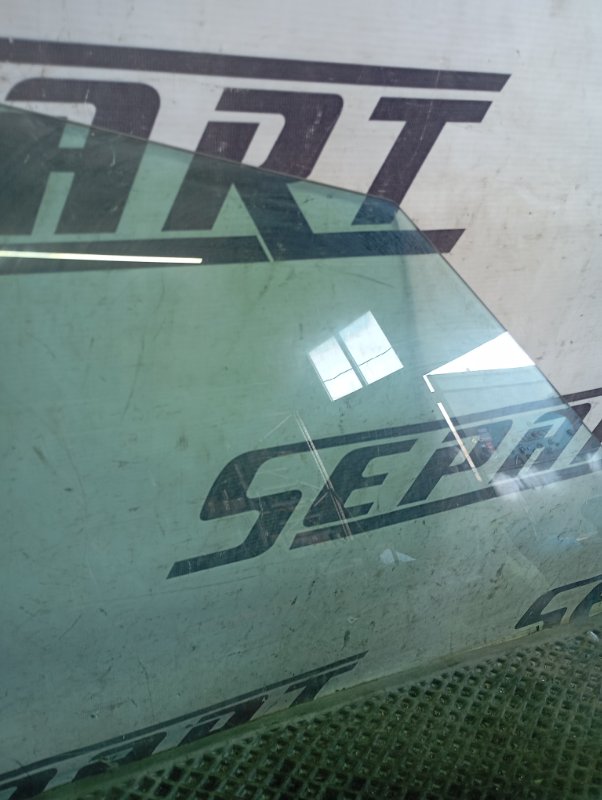 Стекло боковое Volkswagen Touareg 2006 GP