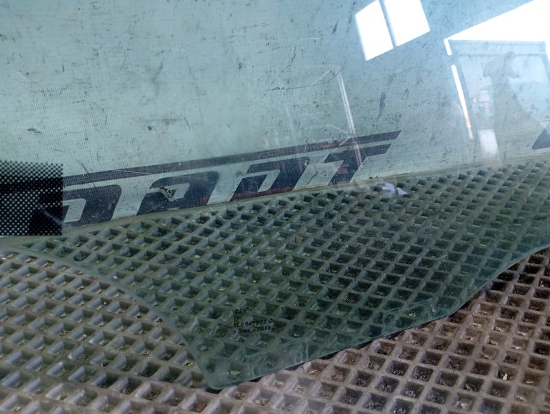 Стекло боковое Volkswagen Touareg 2006 GP