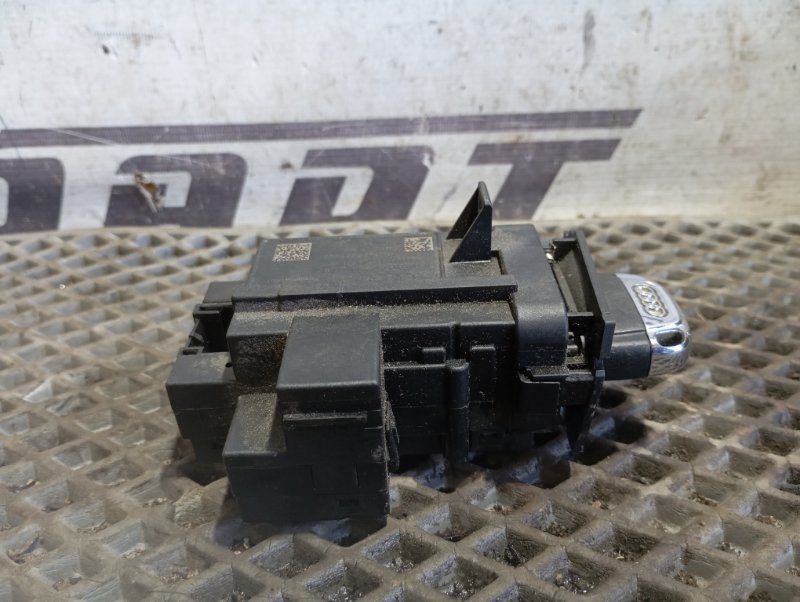 Ключ зажигания Audi Q5 2010 8R