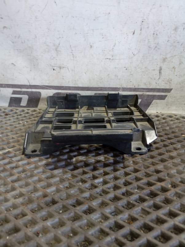 Крепление аккумулятора Audi A3 2009 8P