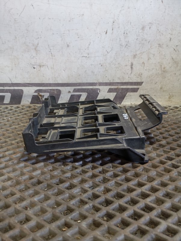 Крепление аккумулятора Audi A3 2009 8P