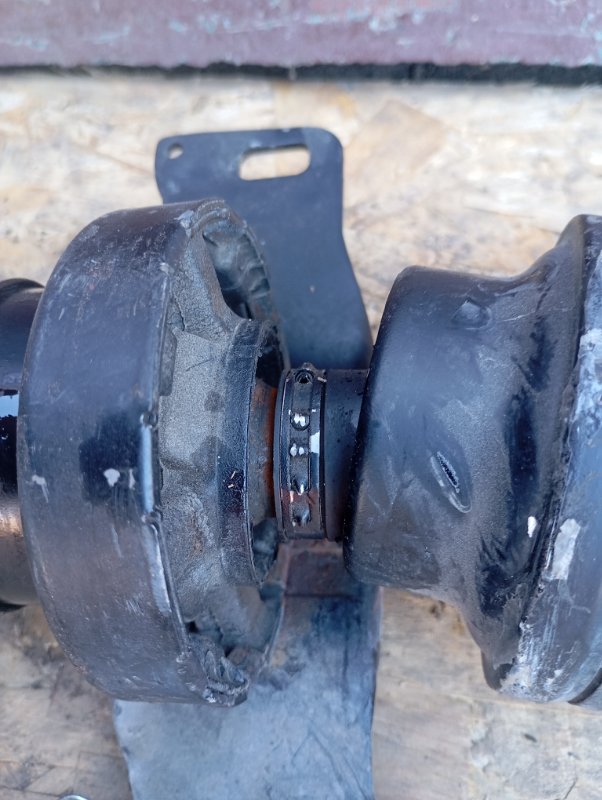 Вал карданный Skoda YETI 2011 5L