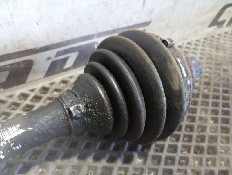 Вал приводной Skoda YETI 2011 5L