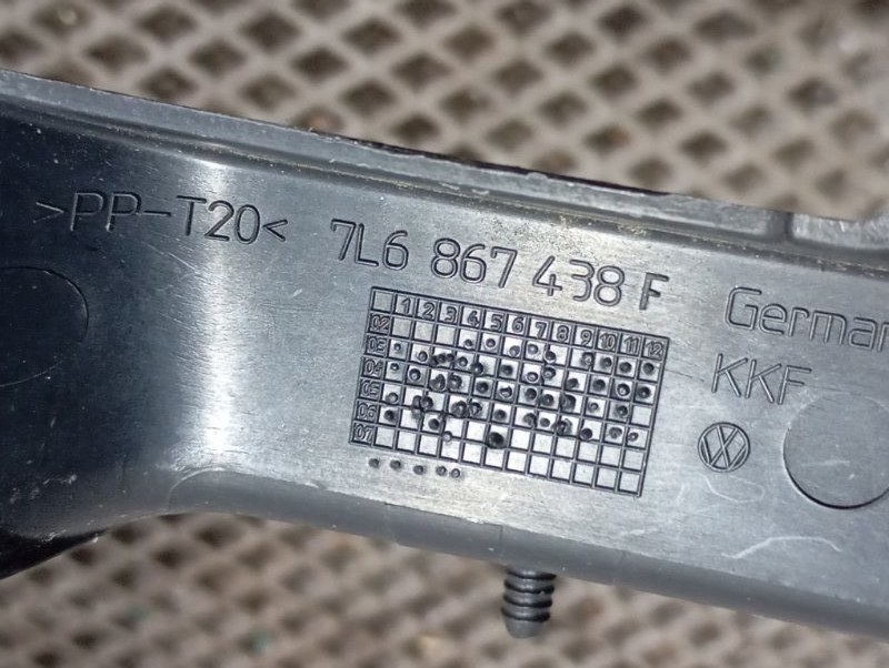 Накладка петли багажника Volkswagen Touareg 2006 GP