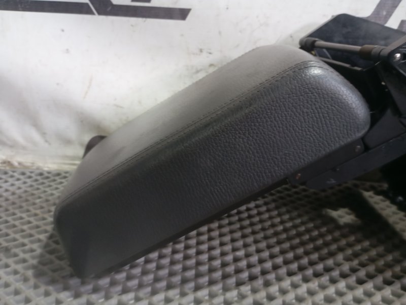 Подлокотник Volkswagen Touareg 2006 GP
