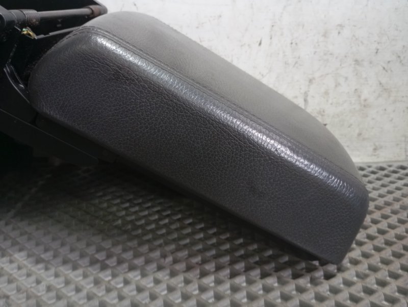 Подлокотник Volkswagen Touareg 2006 GP