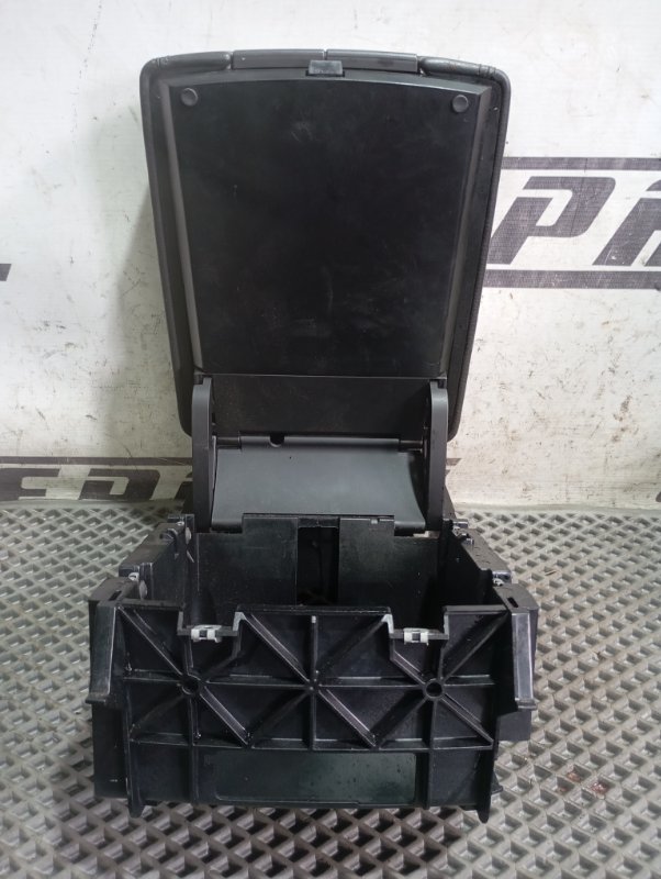 Подлокотник Volkswagen Touareg 2006 GP