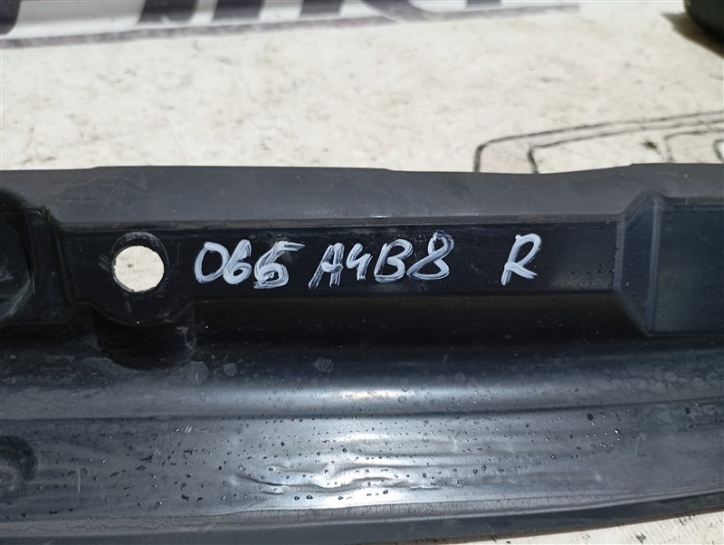 Пыльник крыла Audi A4 2009 B8