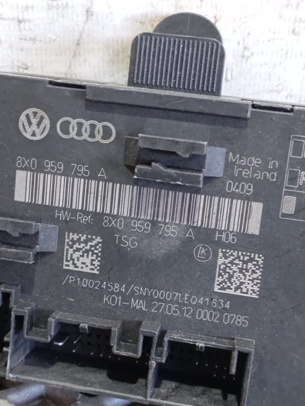 Блок управления двери Audi Q3 2012 8U
