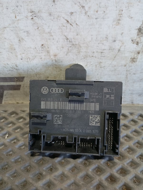 Блок управления двери Audi Q3 2012 8U