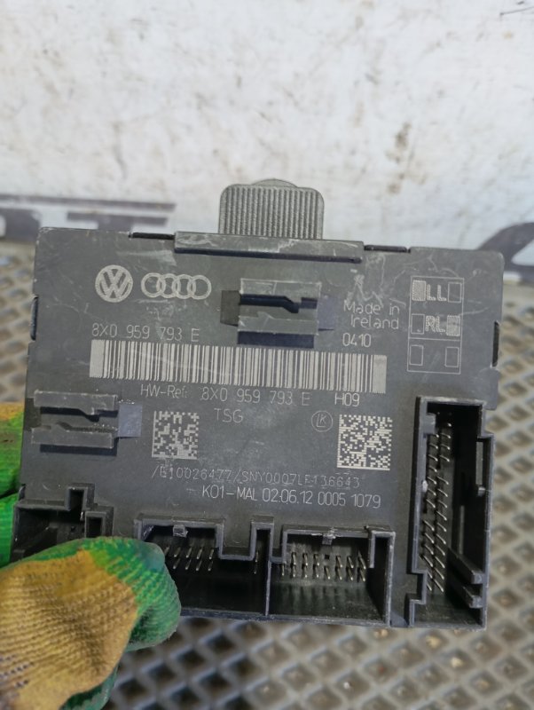 Блок управления двери Audi Q3 2012 8U
