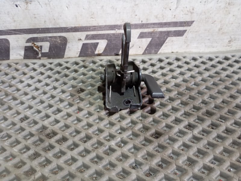 Крюк замка капота Audi S3 2016 8V hatchback