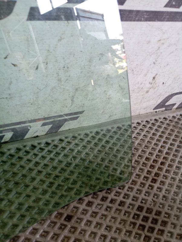 Стекло боковое Audi S5 2010 8T