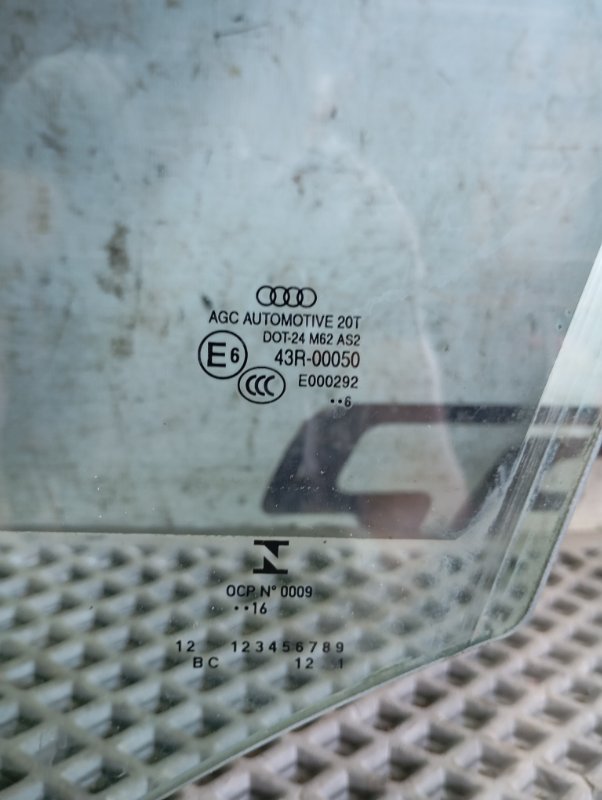 Стекло боковое Audi Q5 2016 8R
