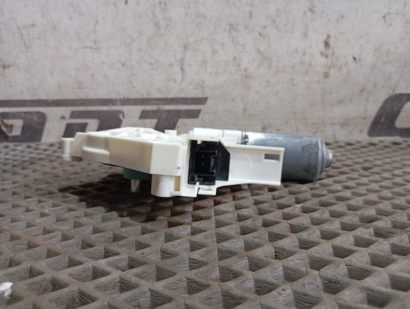 Моторчик стеклоподъемника Audi Q5 2016 8R