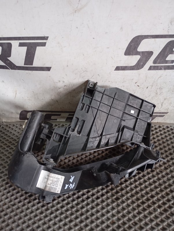 Кронштейн фар Audi S5 2010 8T