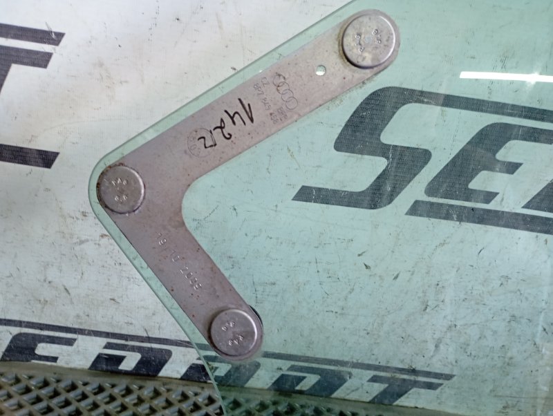 Стекло боковое Audi S5 2010 8T