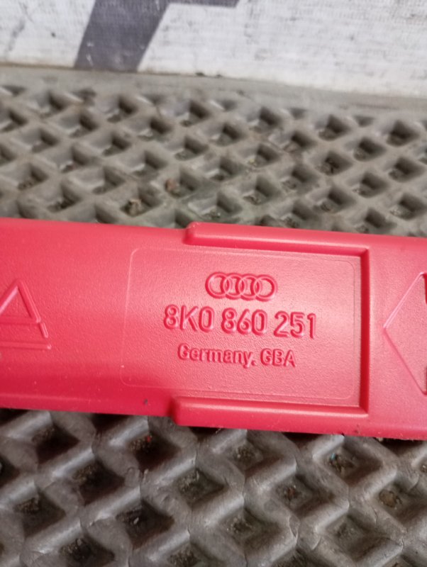 Знак аварийной остановки Audi S3 2016 8V hatchback