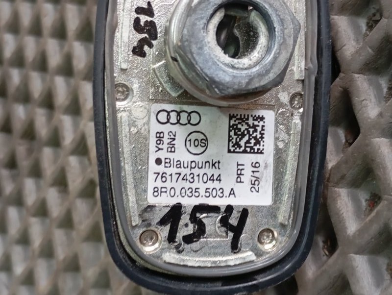 Антенна плавник Audi Q5 2016 8R