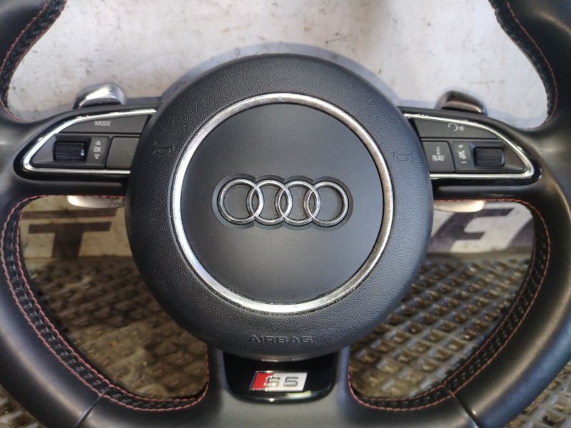 Руль с подрулевыми лепестками Audi S5 2013 8T