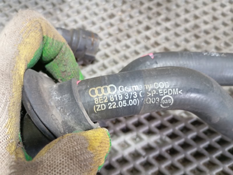 Патрубок системы охлаждения Audi A4 2002 B6