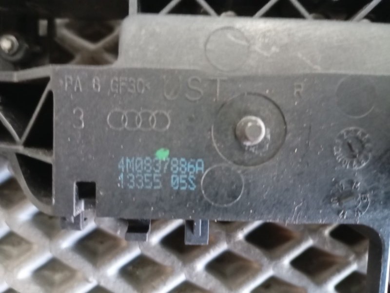 Кронштейн ручки двери Audi Q7 2015 4M