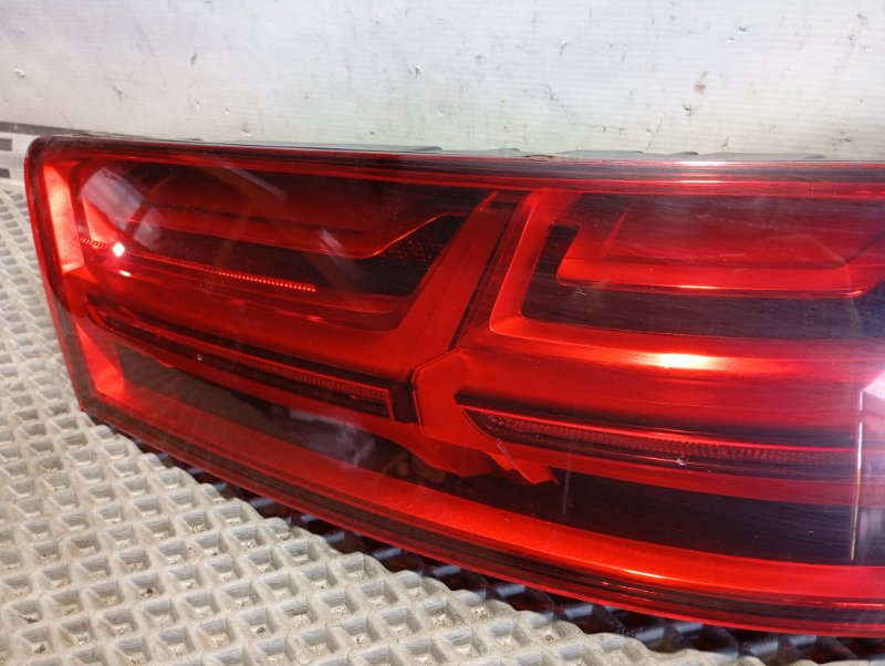 Фонарь Audi Q7 2015 4M