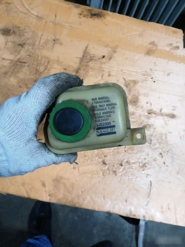 Бачок гур Porsche Cayenne 955