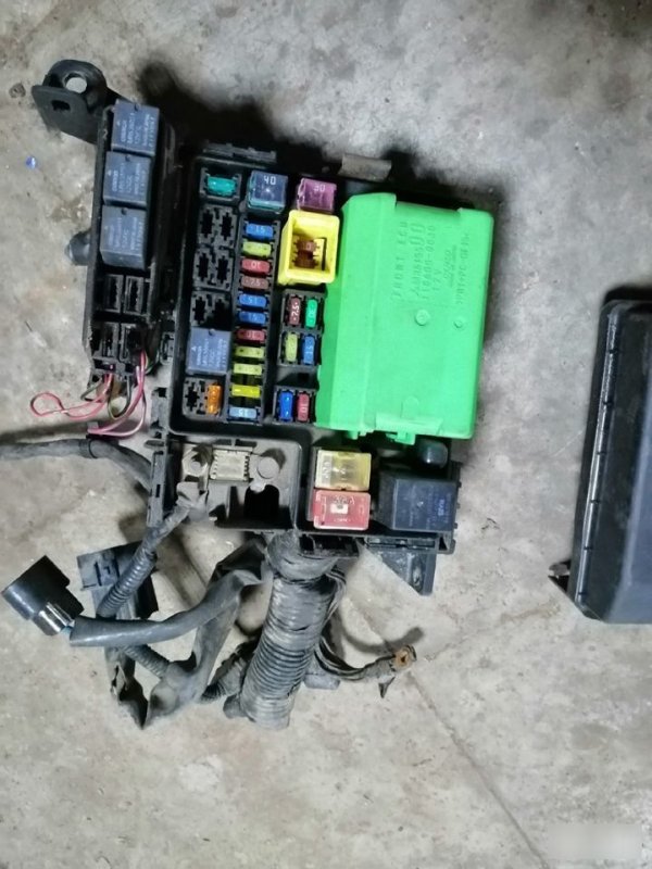 Блок предохранителей Mitsubishi Lancer 9