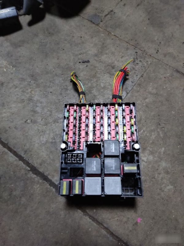 Блок предохранителей моторный Ford Fusion