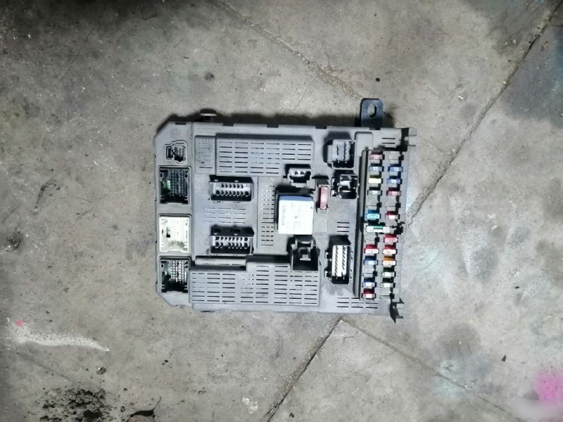 Блок предохранителей салонный Citroen C5