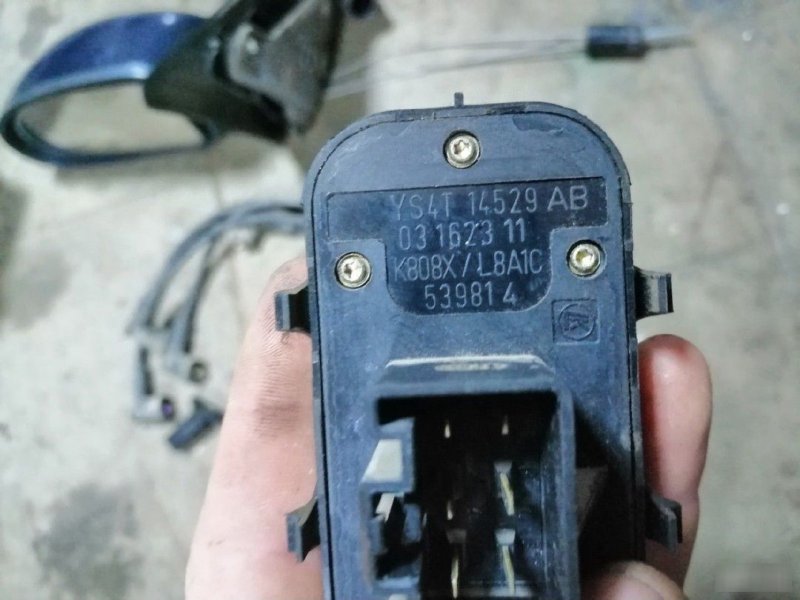 Блок управления стеклоподъемниками Ford Focus