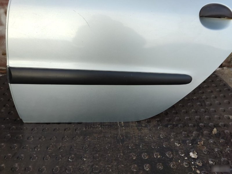 Дверь Peugeot 206