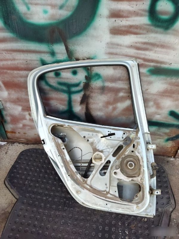 Дверь Peugeot 206