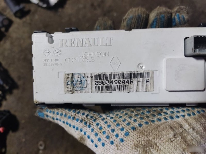 Дисплей информационный Renault Megane 3